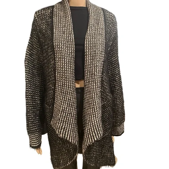 Beautiful Knit Cardigan 🍁 - Picture 7 of 11